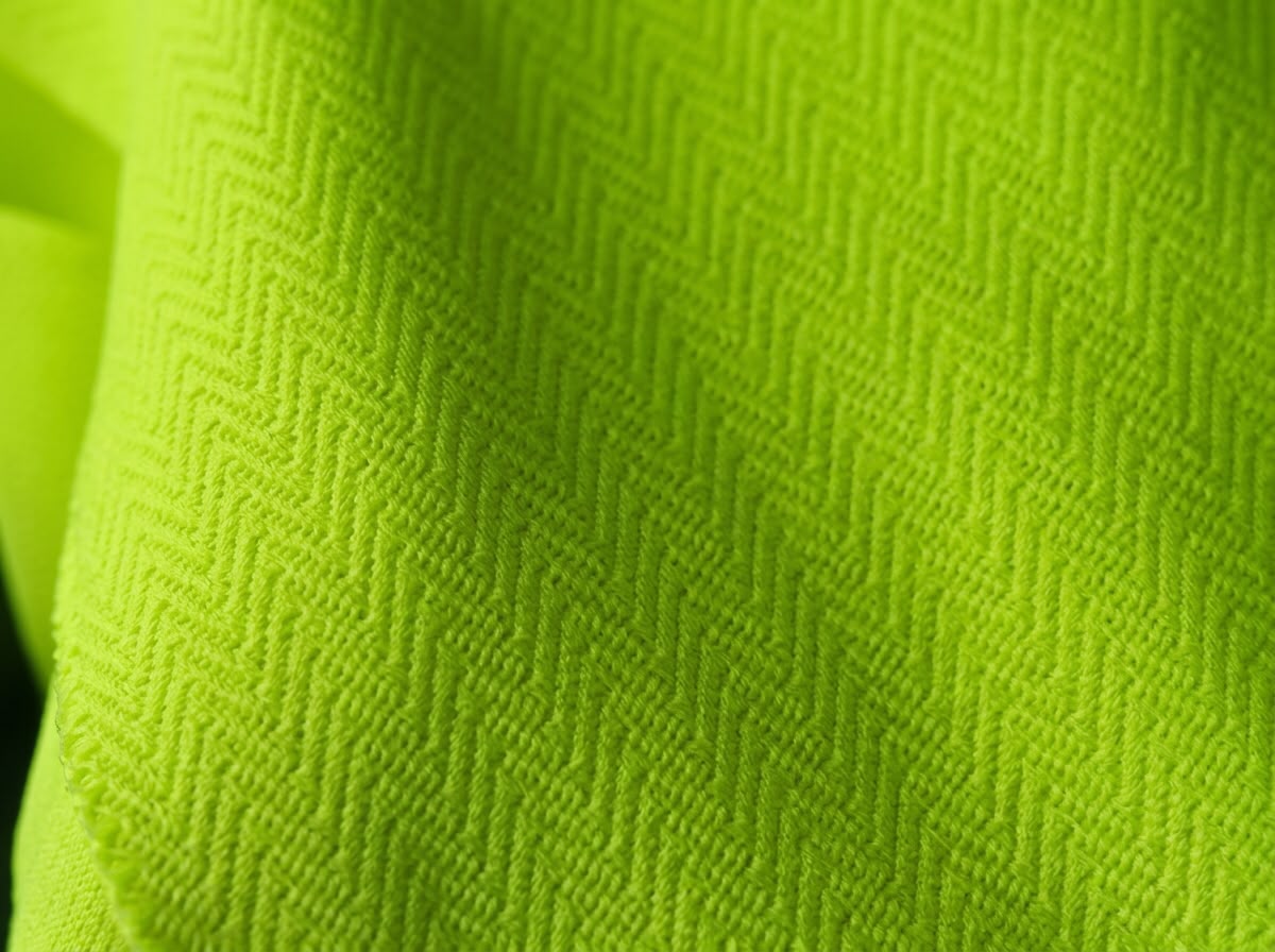 Bahan Milano dengan Tekstur Zig-Zag Khasnya